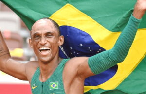 Após medalha de ouro no Mundial de Atletismo, Alison dos Santos sonha com Olimpíadas em 2024 Após medalha de ouro no Mundial de Atletismo, Alison dos Santos sonha com Olimpíadas em 2024