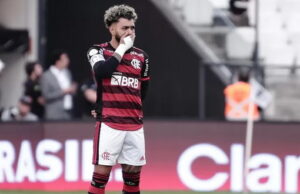 Jogadores protestam antes dos jogos contra novos trechos da Lei Pelé Jogadores protestam antes dos jogos contra novos trechos da Lei Pelé