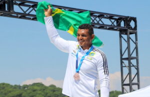 Isaquias Queiroz conquista medalhas de ouro e prata em mundial de canoagem Isaquias Queiroz conquista medalhas de ouro e prata em mundial de canoagem