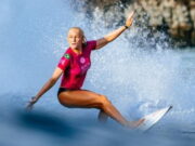 Surf: Tatiana Weston-Webb estreia nas poderosas ondas do Taiti Surf: Tatiana Weston-Webb estreia nas poderosas ondas do Taiti