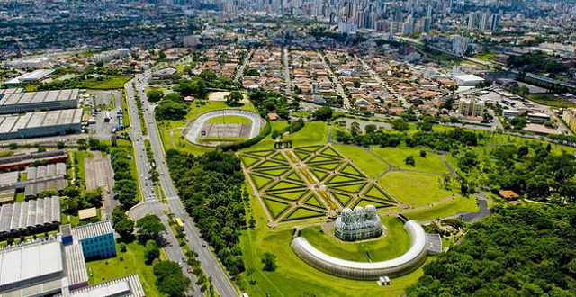 Curitiba recebe prêmio de cidade mais inteligente e conectada do país