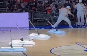 Pré-temporada da NBA no Japão tem esfregões robôs em quadra; veja o vídeo Pré-temporada da NBA no Japão tem esfregões robôs em quadra; veja o vídeo