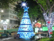 Serra Negra tem iluminação especial e árvore de Natal de tricô e crochê Serra Negra tem iluminação especial e árvore de Natal de tricô e crochê