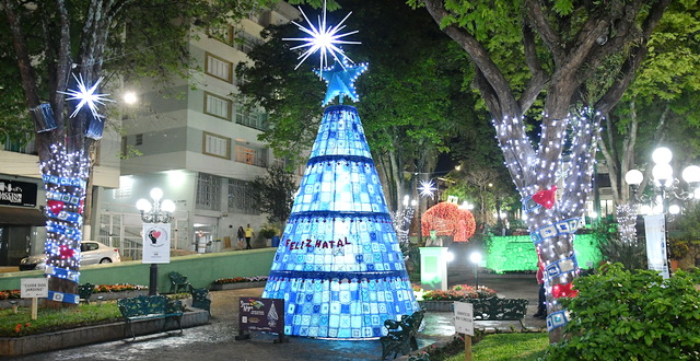 Serra Negra tem iluminação especial e árvore de Natal de tricô e crochê -  Portal da RMC