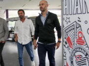 Vanderlei Luxemburgo é o novo técnico do Corinthians com contrato milionário Vanderlei Luxemburgo é o novo técnico do Corinthians