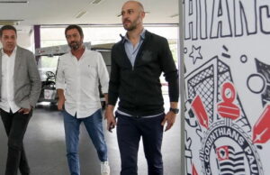 Vanderlei Luxemburgo é o novo técnico do Corinthians com contrato milionário Vanderlei Luxemburgo é o novo técnico do Corinthians