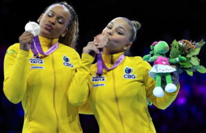 Brasil conquista medalhas no Mundial de Ginástica Artística 2023 Rebeca Andrade e Flávia Saraiva conquistam medalhas em Mundial de Ginástica Artística