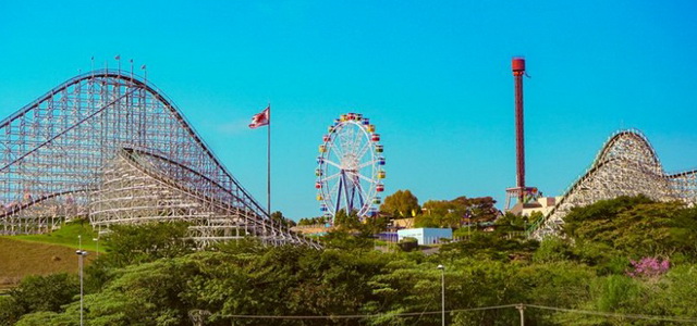 Rod dos Bandeirantes; com parques, resort, shoppings tudo na mesma área