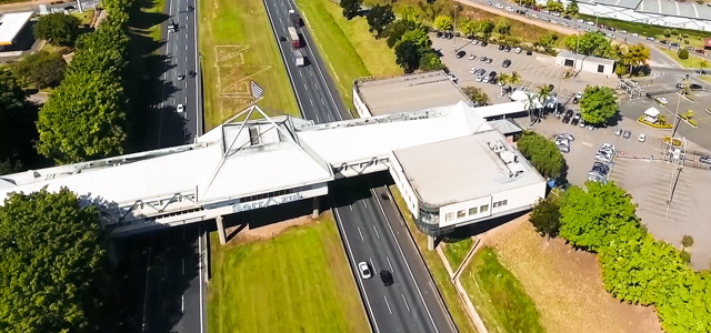 Rod dos Bandeirantes; com parques, resort, shoppings tudo na mesma área