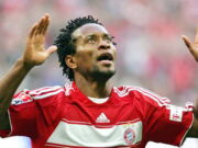 Astros do futebol marcam gols no mercado de apostas online