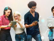 Como plataformas digitais interativas fortalecem o engajamento comunitário