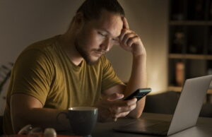 Por que minha internet fica lenta de noite?